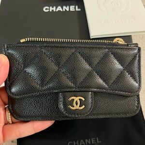 CHANEL Caviar Quilted Flap Zip Card